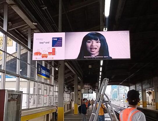 馬尼拉地鐵站廣告